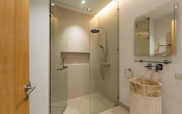 New Stunning Villa Very Modern V183