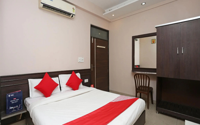 OYO 10588 Hotel Golden Square