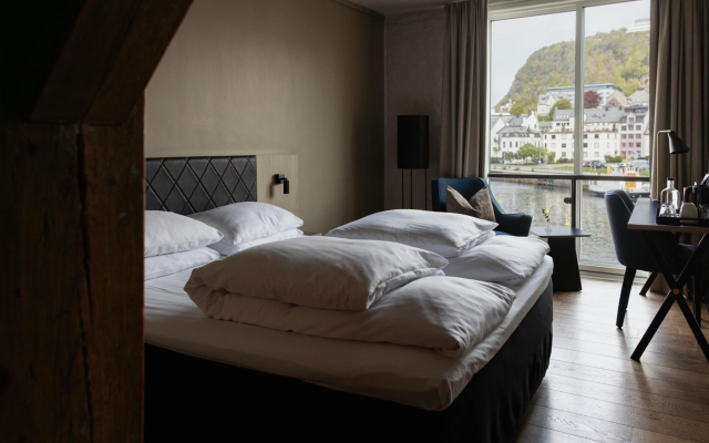 Hotel Brosundet