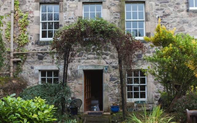 Отель Calton Hill Idyllic Cottage Feel Next 2 Princes St Эдинбург вид на фасад