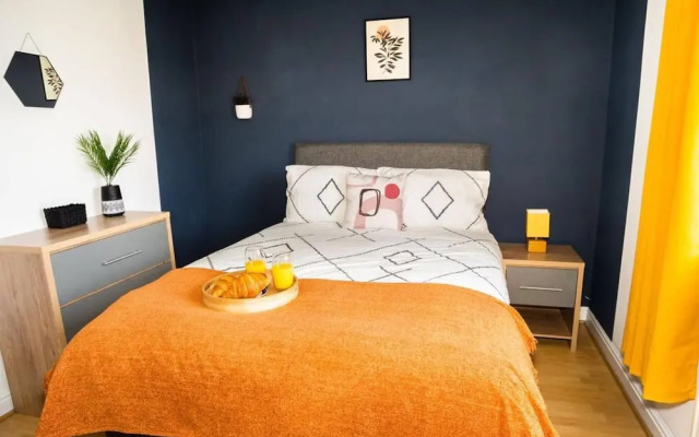 Lovely 2bedroom Home in Haydock With Free Parking