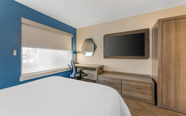 Holiday Inn Express Chicago-Downers Grove by IHG