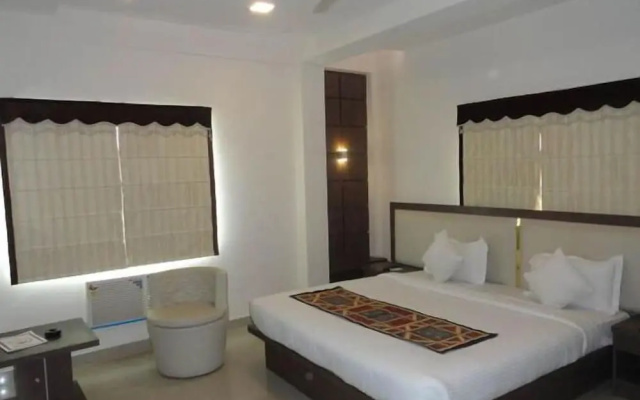 Treebo Maniram Palace