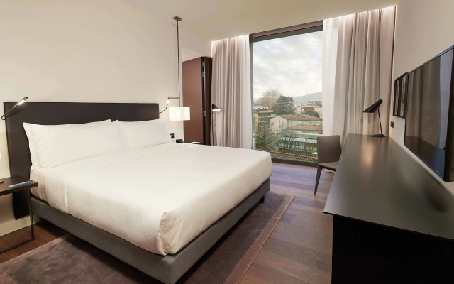 Отель Hilton Lake Como