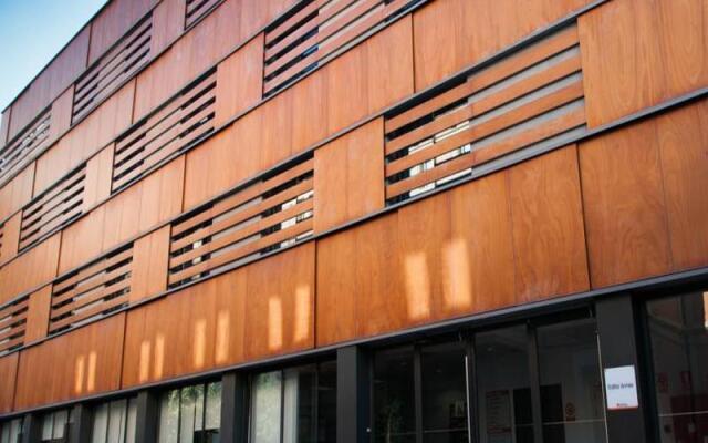 Barcelona Pere Tarrés Hostel вид на фасад