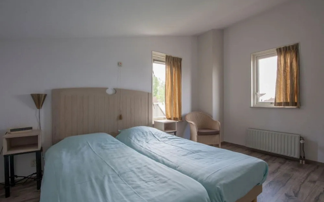 Detached villa with fireplace, beach within walking distance