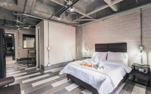 Hotel Magenta Lof