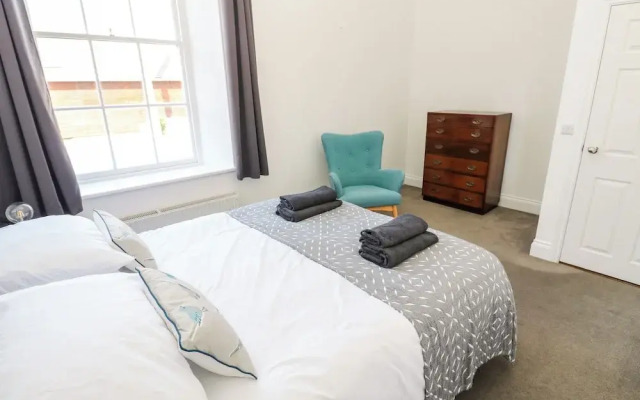 2 Regent Mews