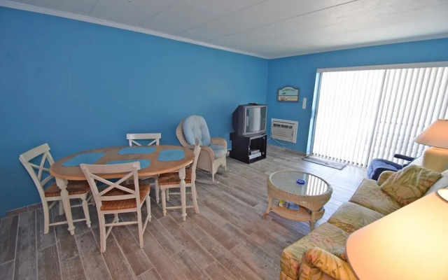 Oceanwalk East 411 1 Br condo by RedAwning