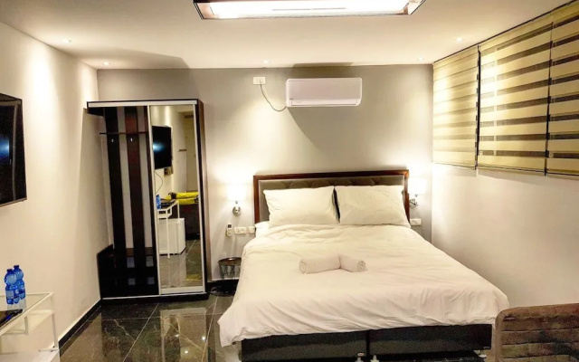 Lago Suites Hotel
