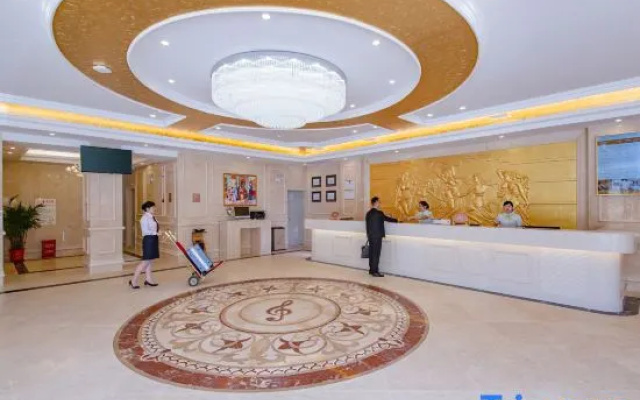 Vienna Hotel (Biyan Avenue, Yingshan Hot Spring Town)