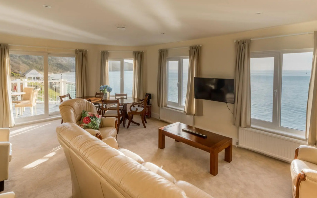Observation Apartment On The Beach