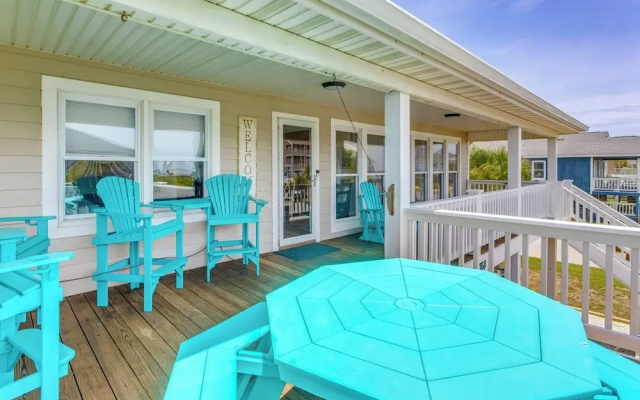 Coastal Home: Walk to Holden Beach!