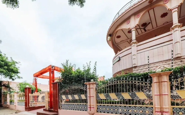 Shri Giriraj Dham by OYO Rooms