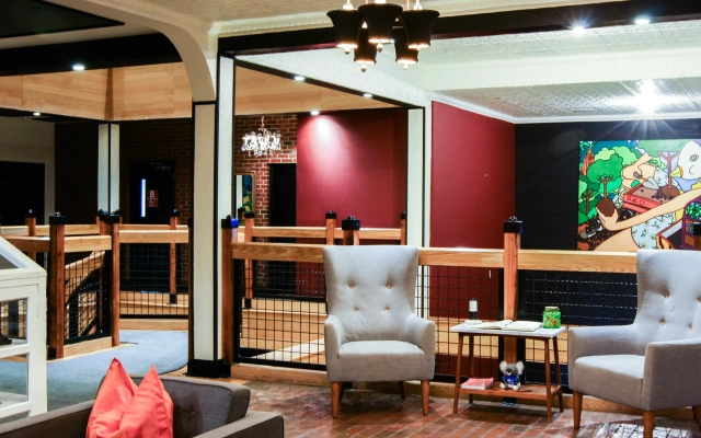 Henry Norman Hotel