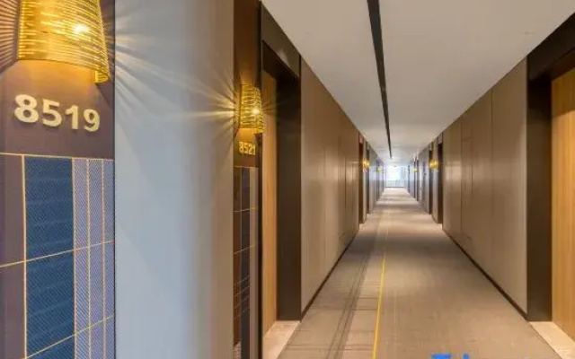 Homeinn Plus Hotel (Hotan Huochezhan)