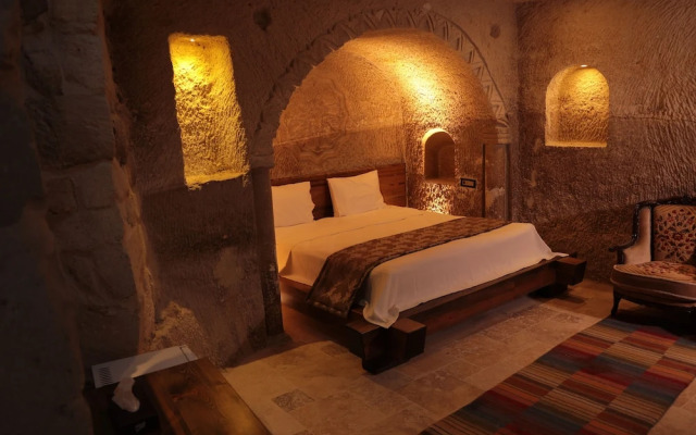 Hira Cave Hotel
