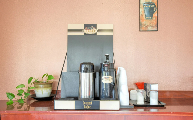 OYO Woodland Hotel and Suites