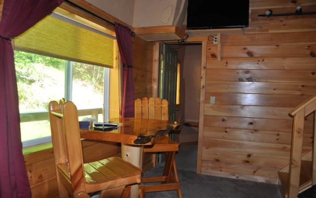 Hawks Nest Lodge And Restaurant