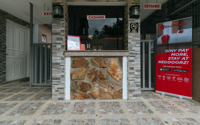 RedDoorz Premium @ Trece Indang Road