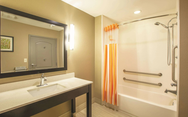 La Quinta Inn & Suites by Wyndham Hattiesburg - I-59