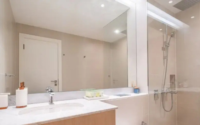 LUX  The Le Pont Sea View Suite