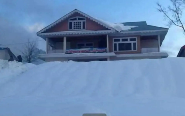 Hill Top Hotel Shogran