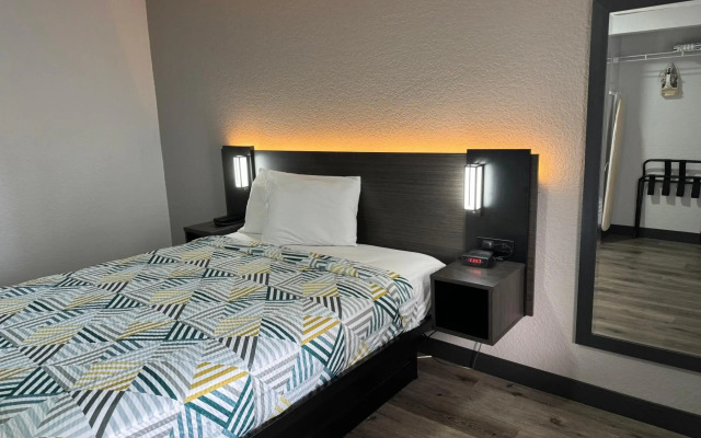 Studio 6 Extended Stay - West Palm Beach, FL