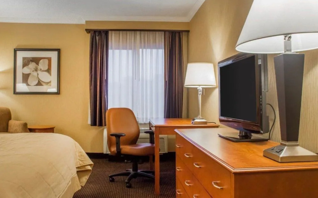 Quality Inn & Suites Riverfront Oswego