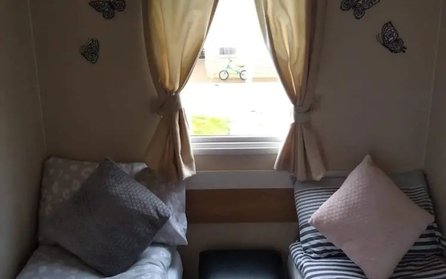 2 Bedroom 6 Berth Caravan With Decking