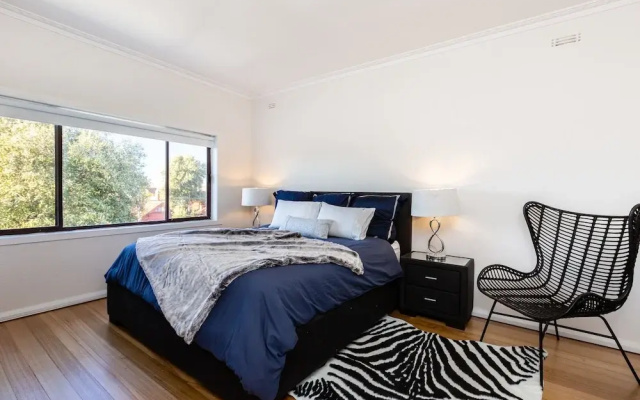 Lighthouse Cozy 2BDR with CITY VIEWS