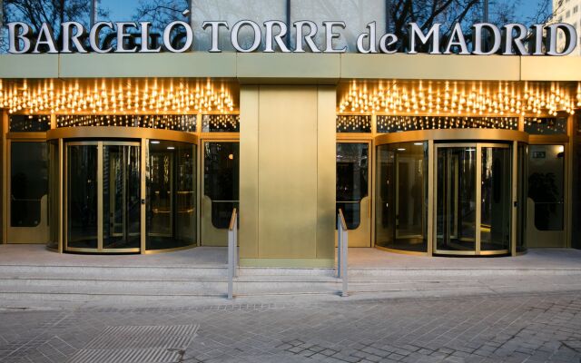Отель Barcelo Torre de Madrid Испания, Мадрид - 1 отзыв об отеле, цены и фото номеров - забронировать отель Barcelo Torre de Madrid онлайн вид на фасад