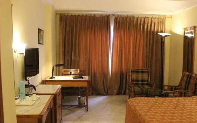 Leo Fort Hotel