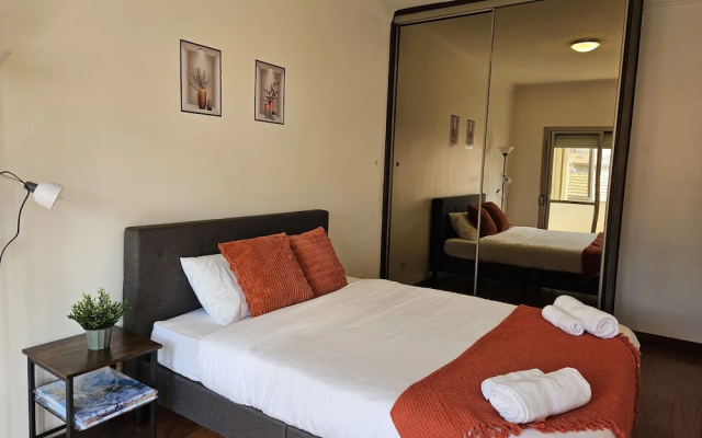 Light Spacious Almada Apartment