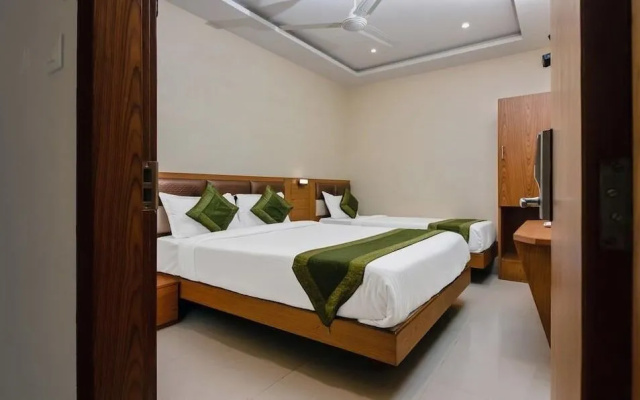 Hotel Volga Plaza (Near Colaba Causeway)