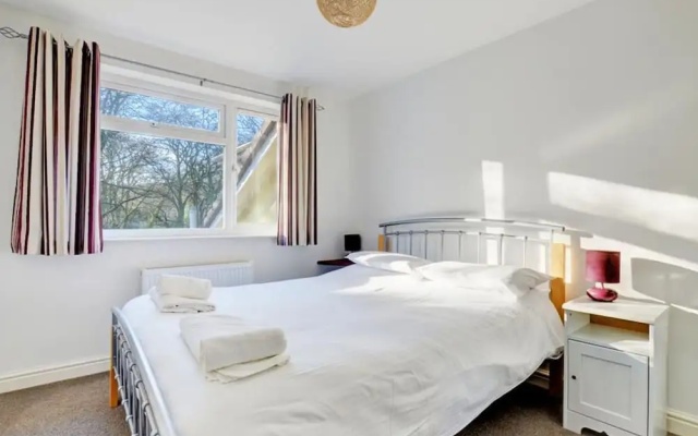 Cozy Holiday Home in Looe near River