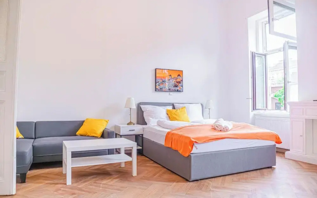 Easy Access 2BR Apartment Near AKH