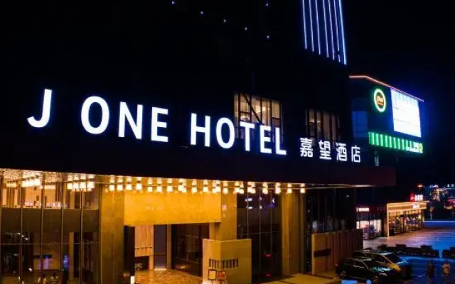 J One Hotel