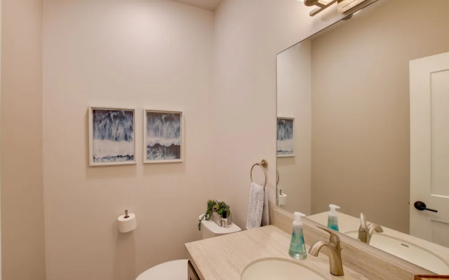 Riverfront Sheboygan Townhome w/ Grill!