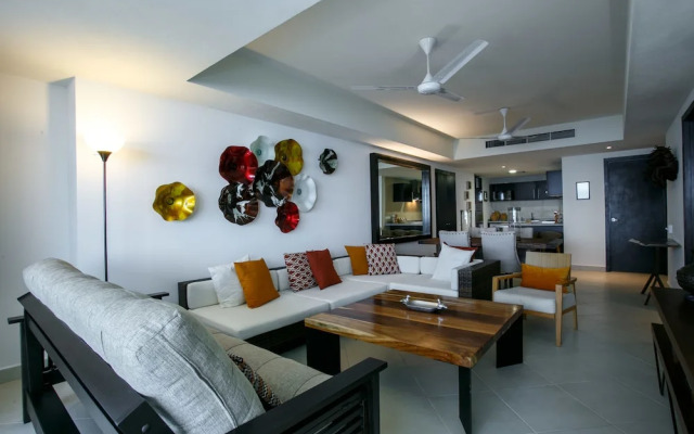 Wake Up To Sounds Of The Ocean Condo