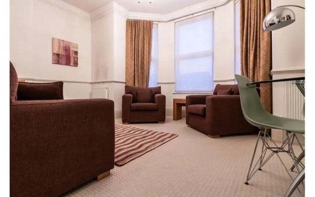 1 Bedroom in Kew Gardens - Clarendon Garden