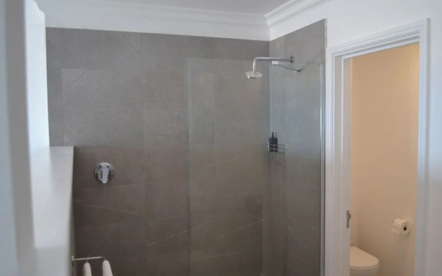 Oceans Drift Guest House - Adults Only