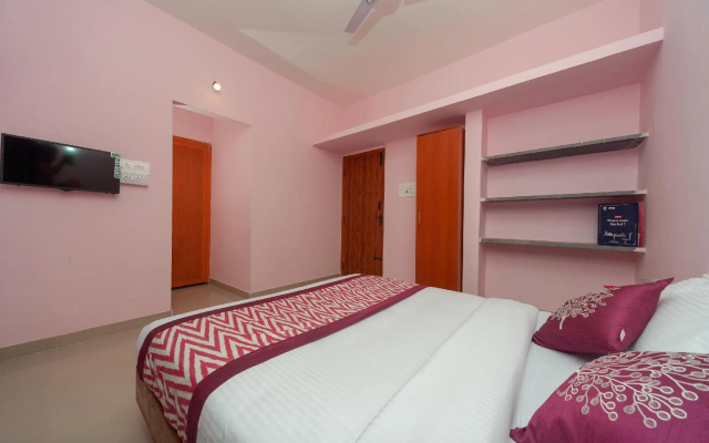 OYO 15702 Thulsi Residency