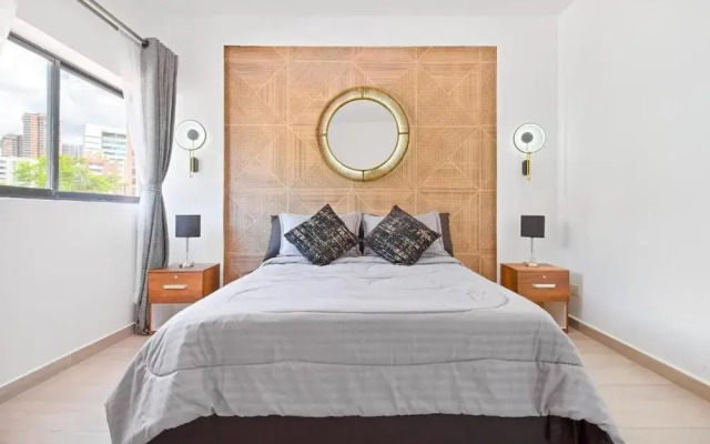 2BR w Pool Table 1 Block from Lleras