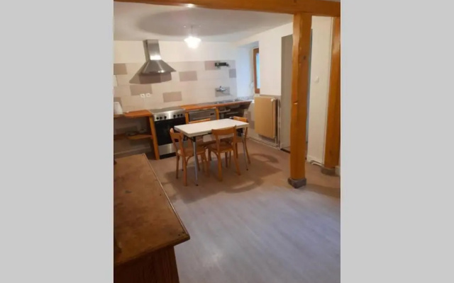 Charmant petit appartement avec bel exterieur.