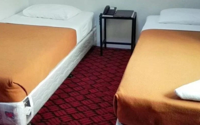 Shwe Than Lyin Hotel & Restaurant