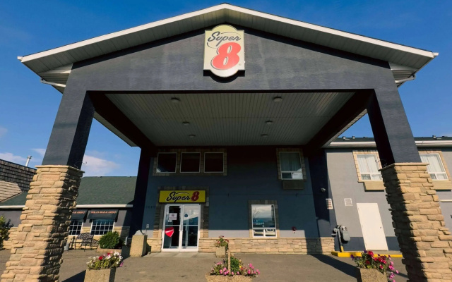 Super 8 by Wyndham Dawson Creek