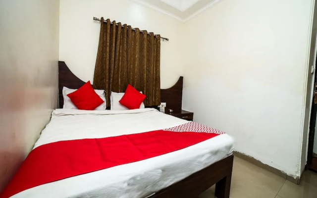OYO 15248 Hotel Shreemaa