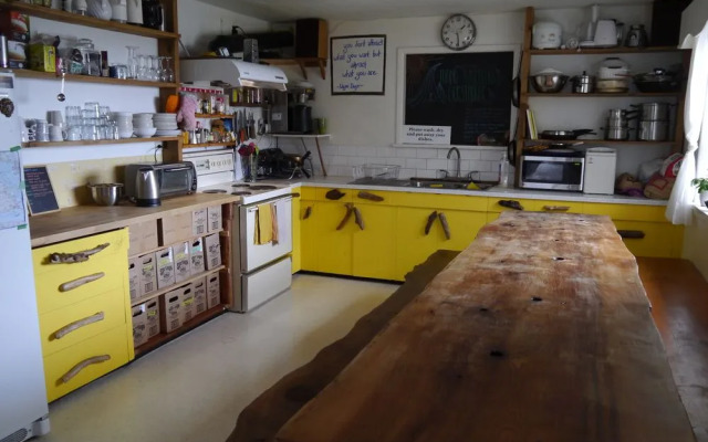 Tofino Travellers Guesthouse
