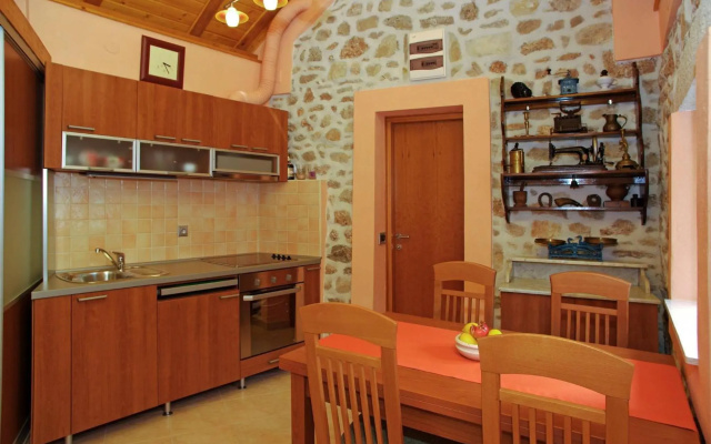 Apartment Cukarin A2 BOL-CENTER, Croatia
